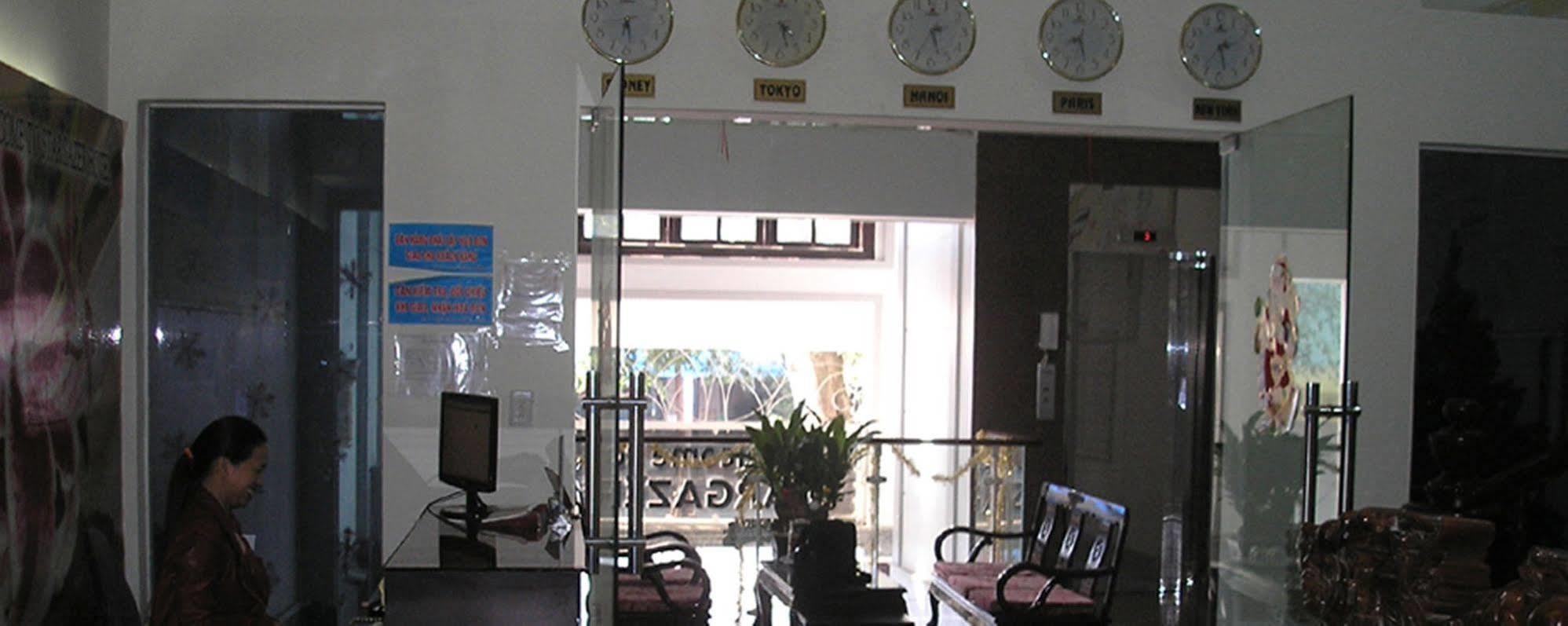 Reddoorz Near Cau Song Han 2 Da Nang Bagian luar foto